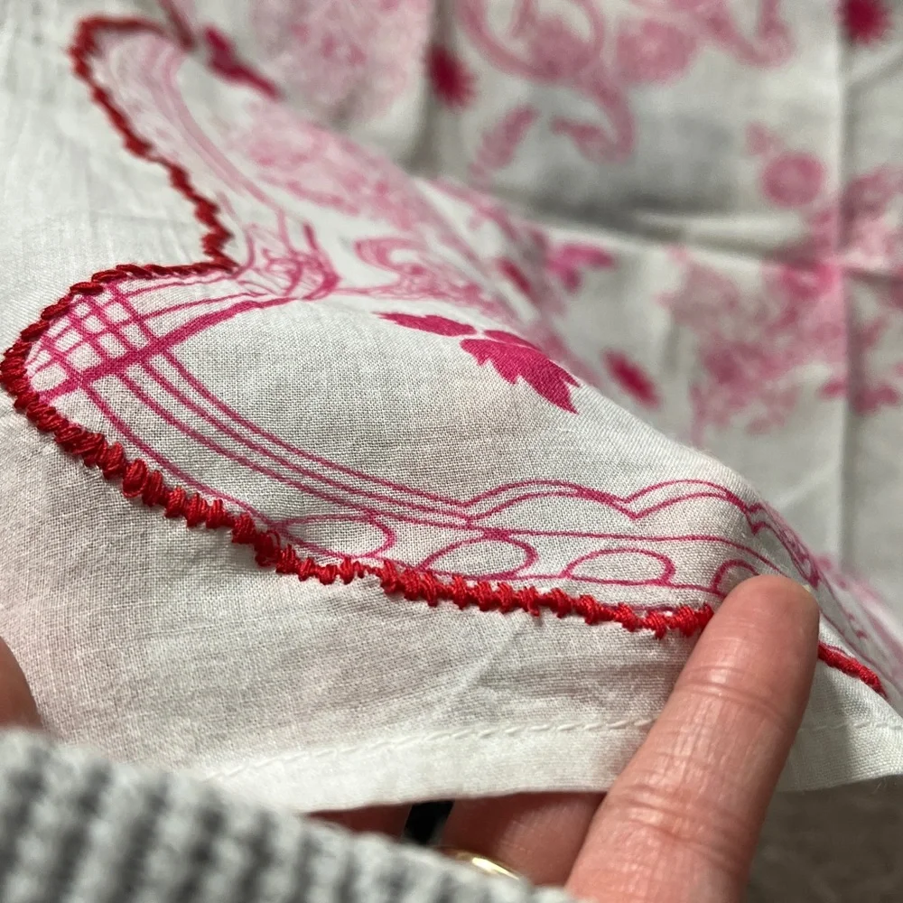 Vismaya Pink and White Bandana 20x20 - Picture 3 of 6
